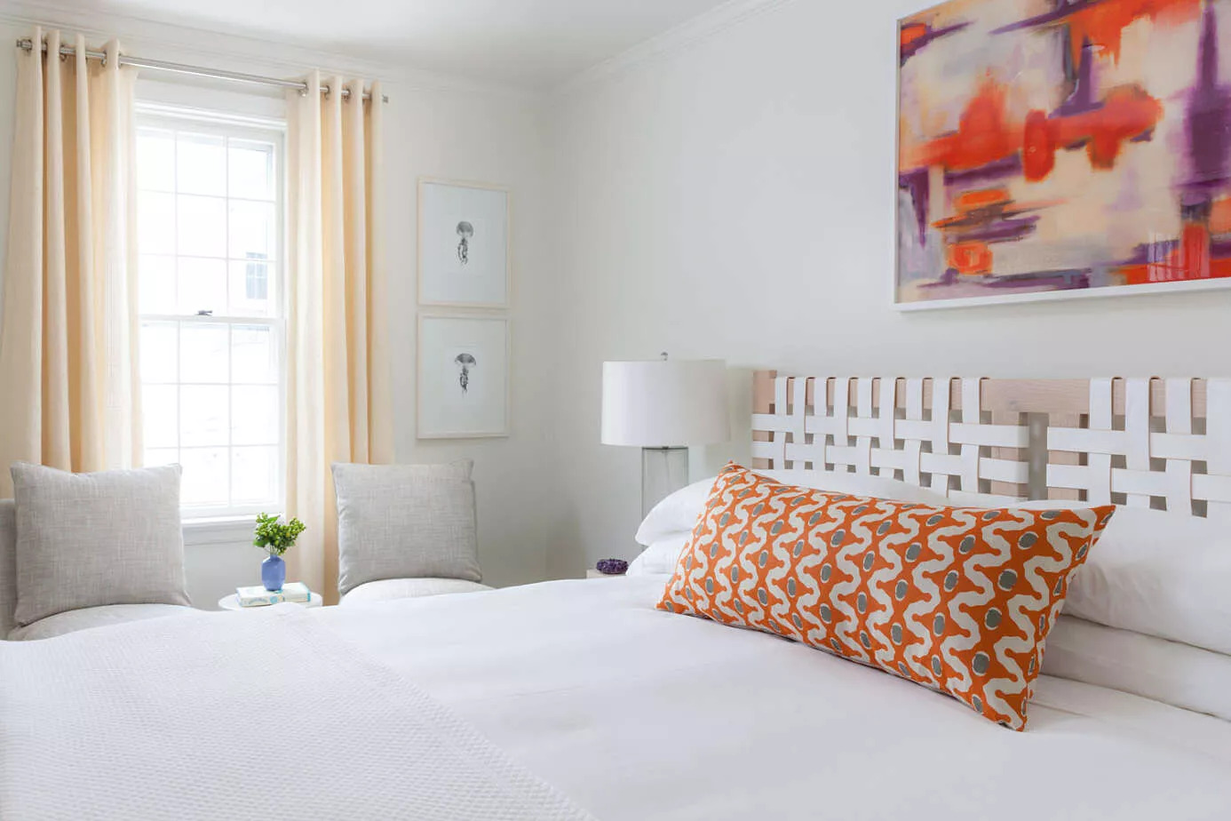 King deluxe guestroom at 21 Broad