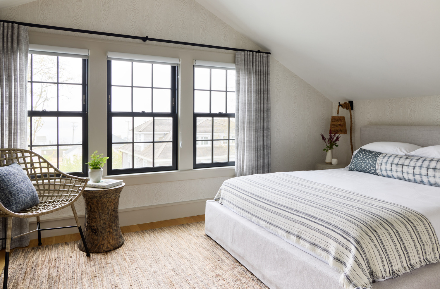 King deluxe room at The Edgartown Inn