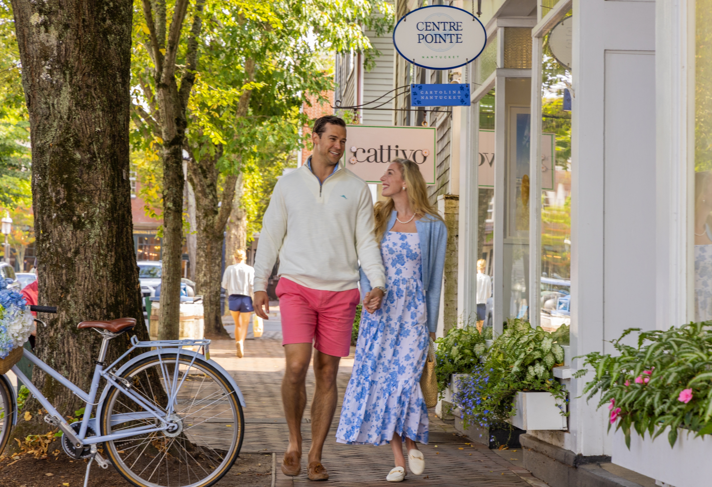 A couple shopping in downtown Nantucket
