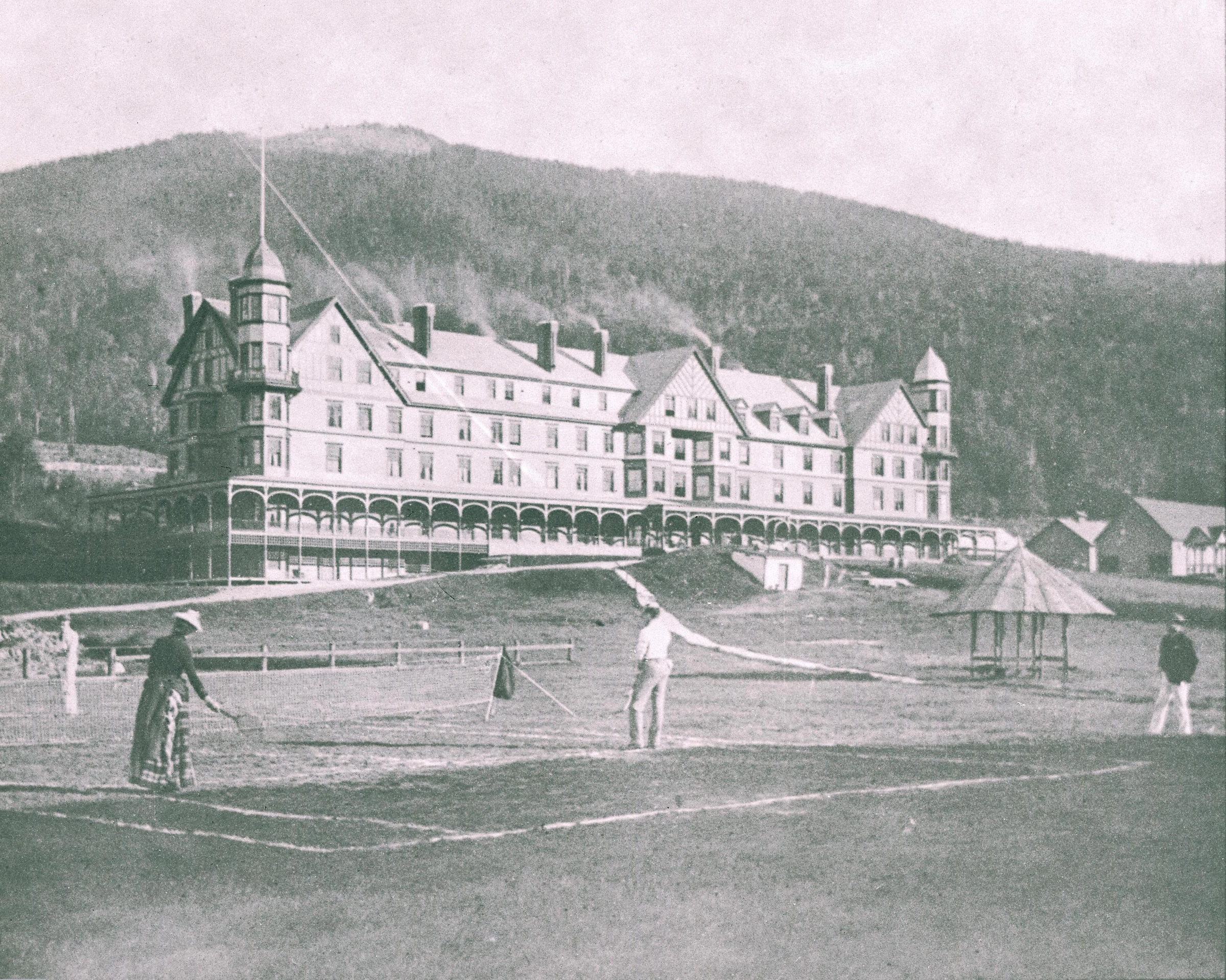Historic image of the Glen House tennis courts