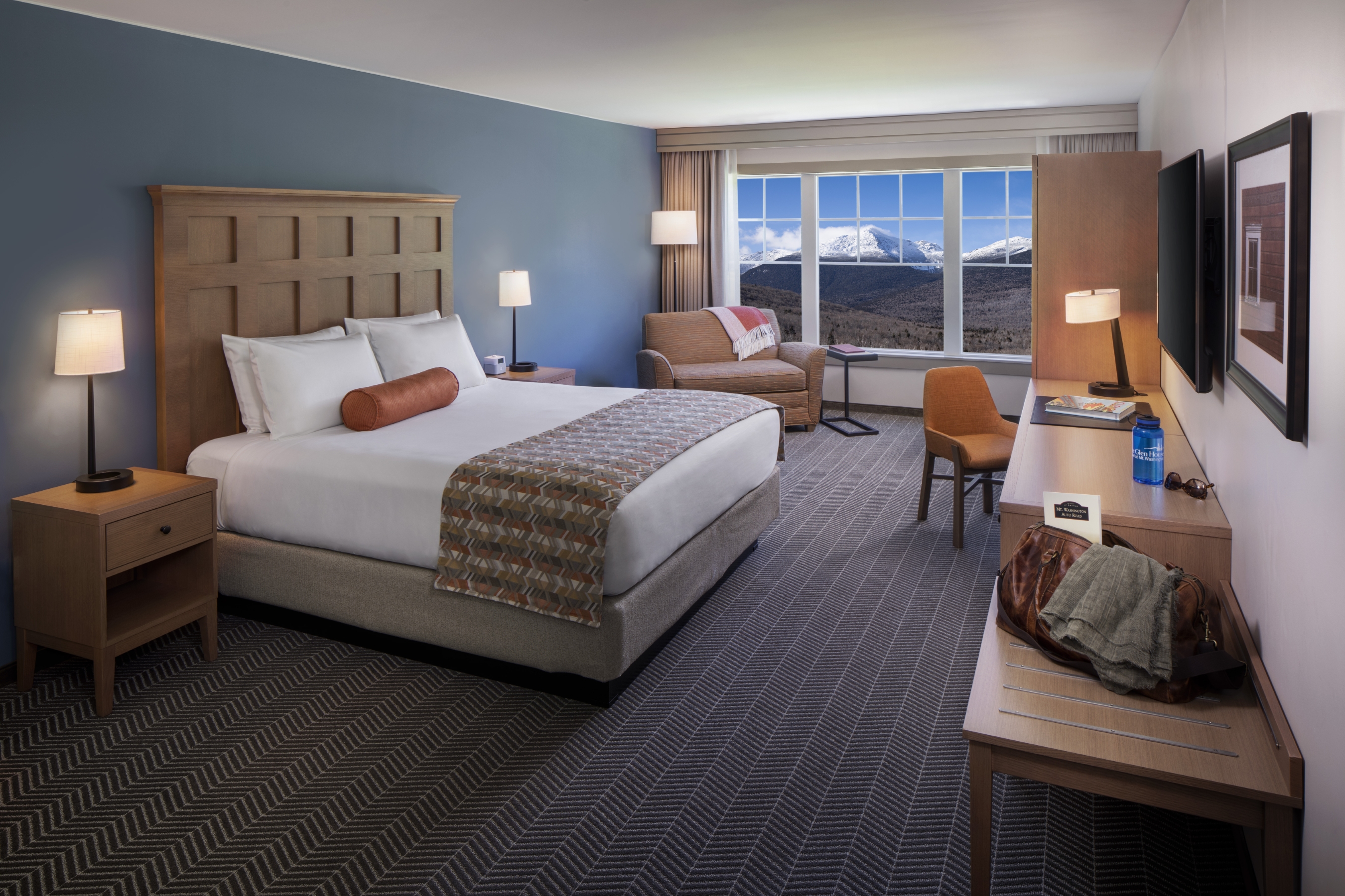 King guest room with a mountain view