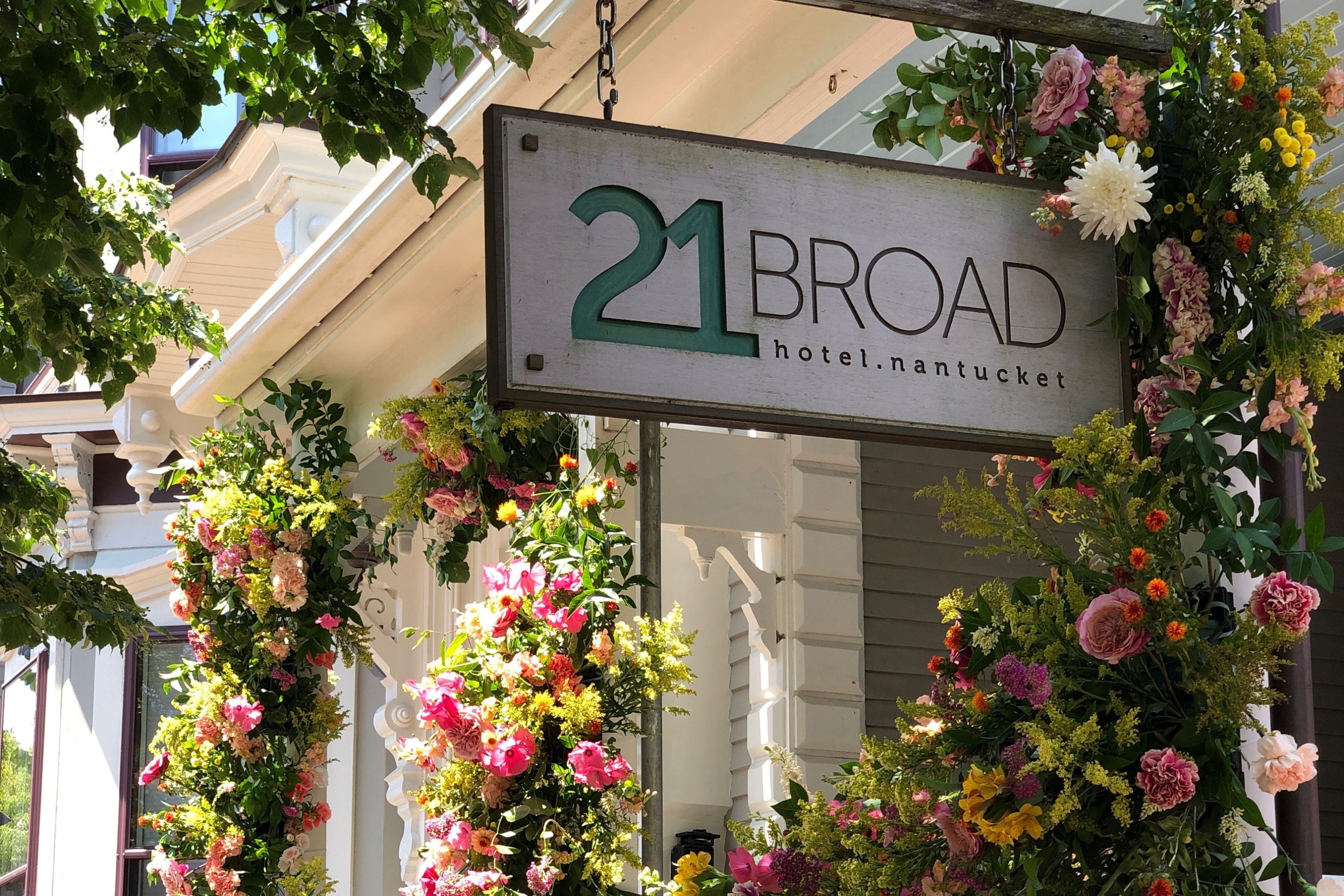 21 Broad Sign